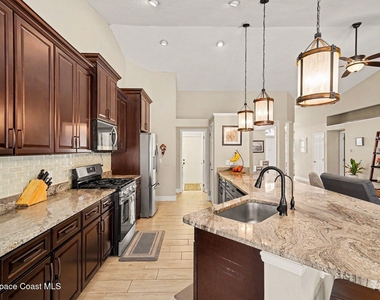 2765 Summer Brook Street - Photo Thumbnail 4