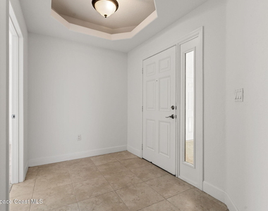 807 Mystic Drive - Photo Thumbnail 2