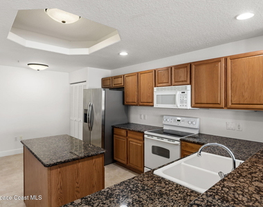807 Mystic Drive - Photo Thumbnail 10
