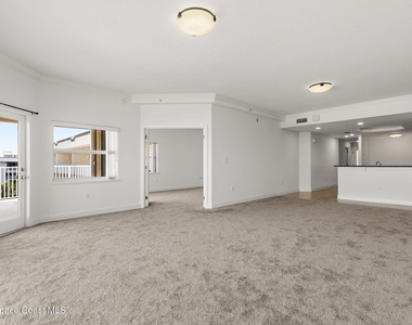 807 Mystic Drive - Photo Thumbnail 4