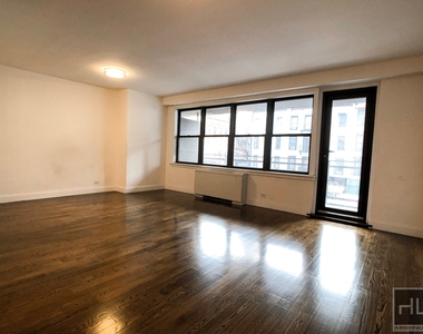 E 82 St - Photo Thumbnail 1