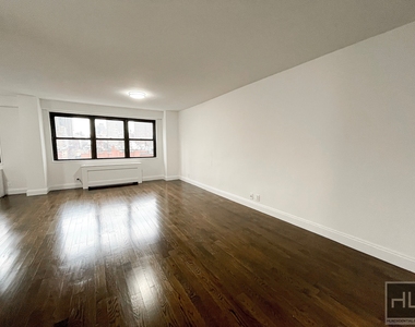 E 88th St - Photo Thumbnail 2