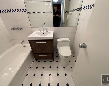 East 63 Street - Photo Thumbnail 4