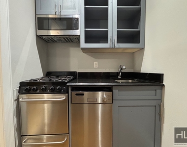 Tenth Avenue - Photo Thumbnail 6