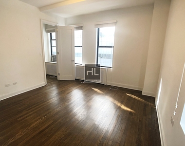 East 46 Street - Photo Thumbnail 2