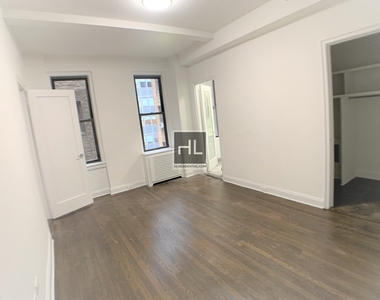 East 46 Street - Photo Thumbnail 1