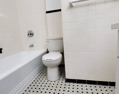 West 72 Street - Photo Thumbnail 4
