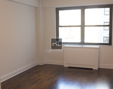 E 16 St - Photo Thumbnail 1