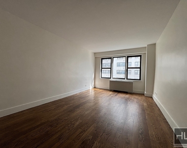 East 63 Street - Photo Thumbnail 2