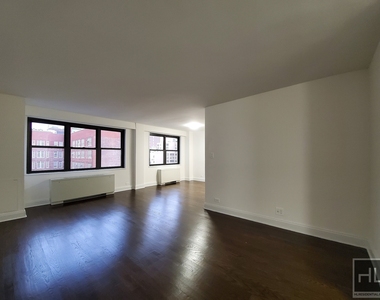 E 16 St - Photo Thumbnail 2