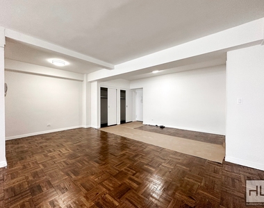 East 69 Street - Photo Thumbnail 4