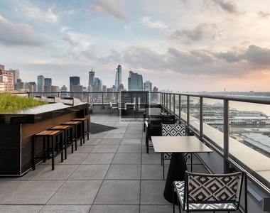 West 57th Street - Photo Thumbnail 5