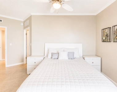 880 Mandalay Avenue - Photo Thumbnail 12