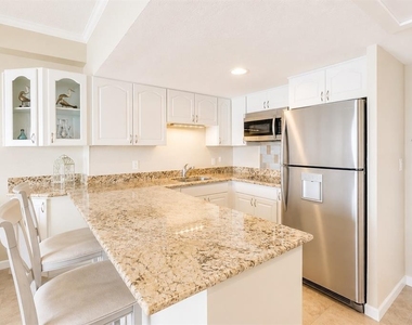 880 Mandalay Avenue - Photo Thumbnail 8