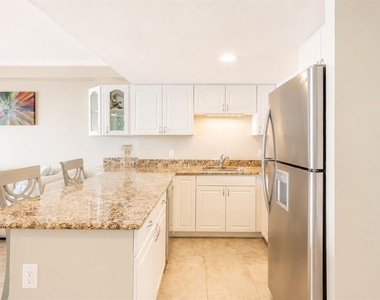 880 Mandalay Avenue - Photo Thumbnail 9