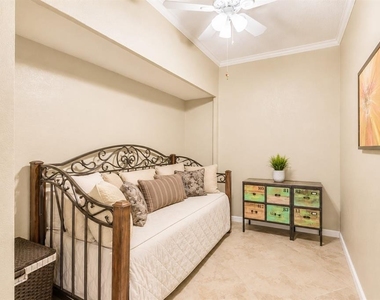 880 Mandalay Avenue - Photo Thumbnail 14