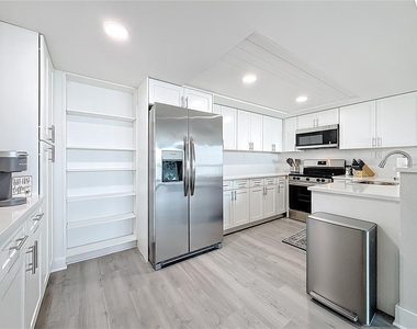 400 Island Way - Photo Thumbnail 6