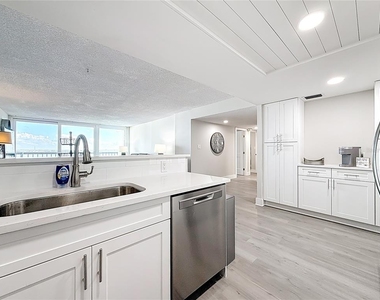 400 Island Way - Photo Thumbnail 12