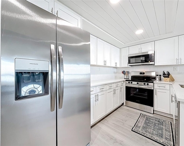 400 Island Way - Photo Thumbnail 8