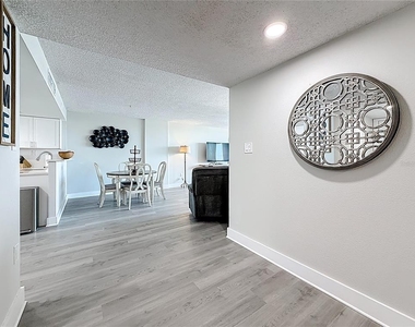 400 Island Way - Photo Thumbnail 3