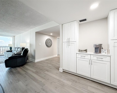 400 Island Way - Photo Thumbnail 13