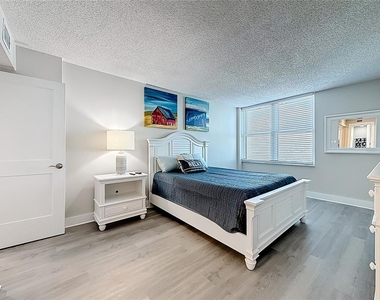 400 Island Way - Photo Thumbnail 23