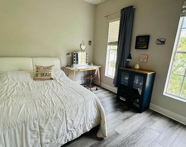 14533 Cotswolds Drive - Photo Thumbnail 17