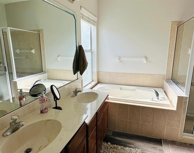 14533 Cotswolds Drive - Photo Thumbnail 15