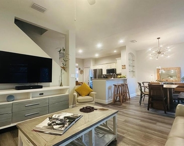 14533 Cotswolds Drive - Photo Thumbnail 10