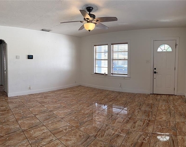 702 W Peninsular Street - Photo Thumbnail 5