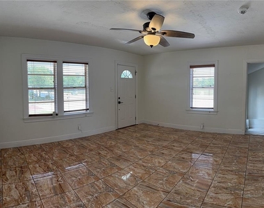 702 W Peninsular Street - Photo Thumbnail 2