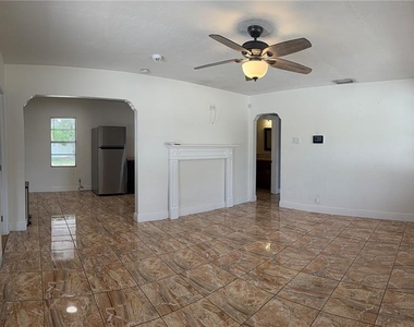 702 W Peninsular Street - Photo Thumbnail 4