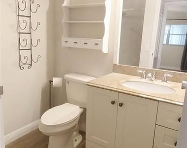 1811 Bedford Lane - Photo Thumbnail 9