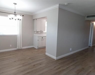 1811 Bedford Lane - Photo Thumbnail 3