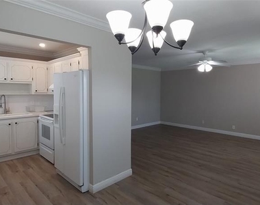 1811 Bedford Lane - Photo Thumbnail 4