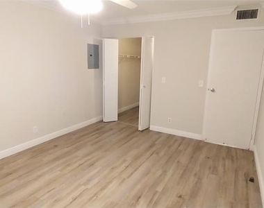 1811 Bedford Lane - Photo Thumbnail 11