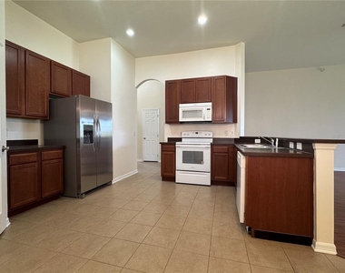 317 Down Pine Drive - Photo Thumbnail 9