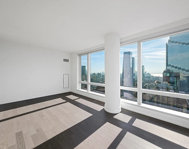 555 10th Avenue - Photo Thumbnail 1