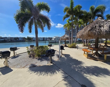 7600 Sun Island Drive S - Photo Thumbnail 20