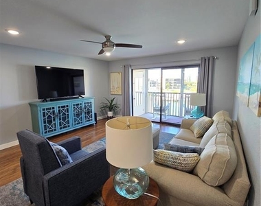 7600 Sun Island Drive S - Photo Thumbnail 6