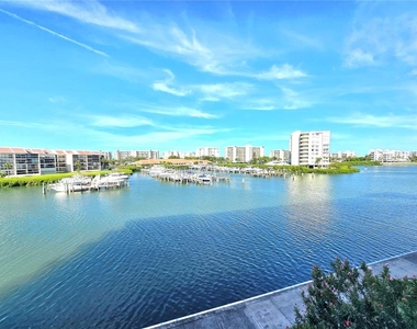 7600 Sun Island Drive S - Photo Thumbnail 16