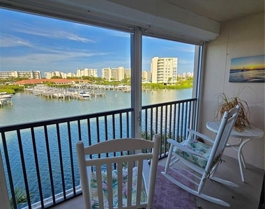 7600 Sun Island Drive S - Photo Thumbnail 14