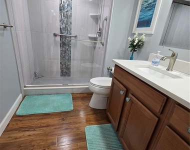 7600 Sun Island Drive S - Photo Thumbnail 11