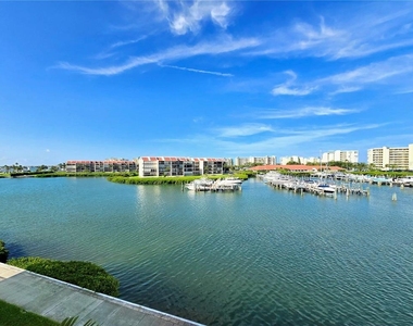 7600 Sun Island Drive S - Photo Thumbnail 15