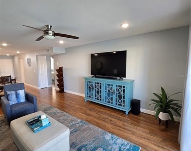 7600 Sun Island Drive S - Photo Thumbnail 3