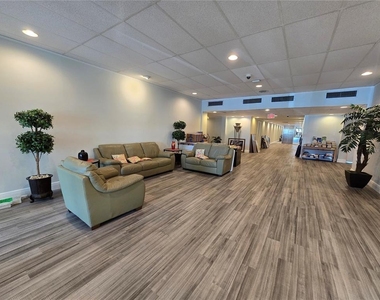 7600 Sun Island Drive S - Photo Thumbnail 25