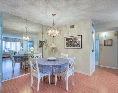 2310 Denmark St - Photo Thumbnail 5