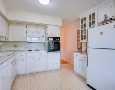 2310 Denmark St - Photo Thumbnail 11