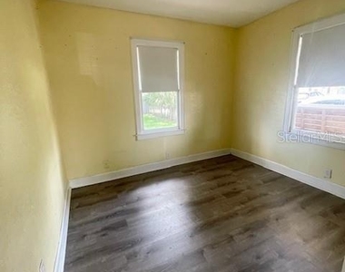 102 W Elm Street - Photo Thumbnail 30