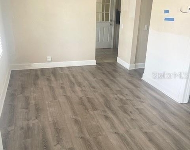 102 W Elm Street - Photo Thumbnail 14
